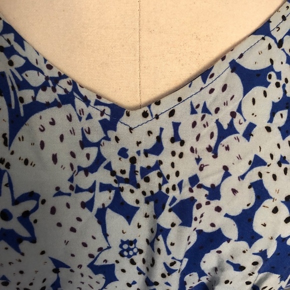 Cabi short sleeve blue and salmon floral top drawstring tie waist v-neck size S - Picture 4 of 11